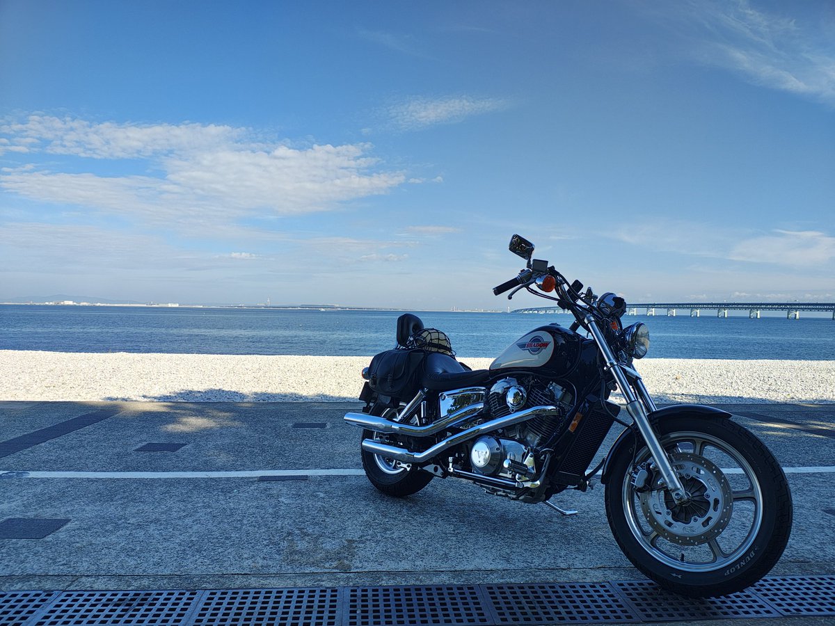 SADASPO's tweet photo. 娘を送ったついでにマーブルビーチ⛱️
日陰でいたら風が吹いて良い心地😊
#shadow1100 #shadow #シャドウ1100 #シャドウ #VT1100 #HONDA #アメリカン #ホンダ #マーブルビーチ https://t.co/gFHjeRrEoN