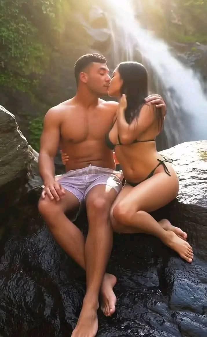 حبيبتي...
كـــــــل أشــواقـــى وعـــــــــــــشقى
تخــــــلد بــوريــدى وشــــــريــانى
يــامن تبعثرت فى أحــــــضانى
كـــم اتمنى غفوة يا قـــدرى
لا استفيق منها حبيبتى
لاجل احــضانك معشوقتي...
❤❤❤❤❤