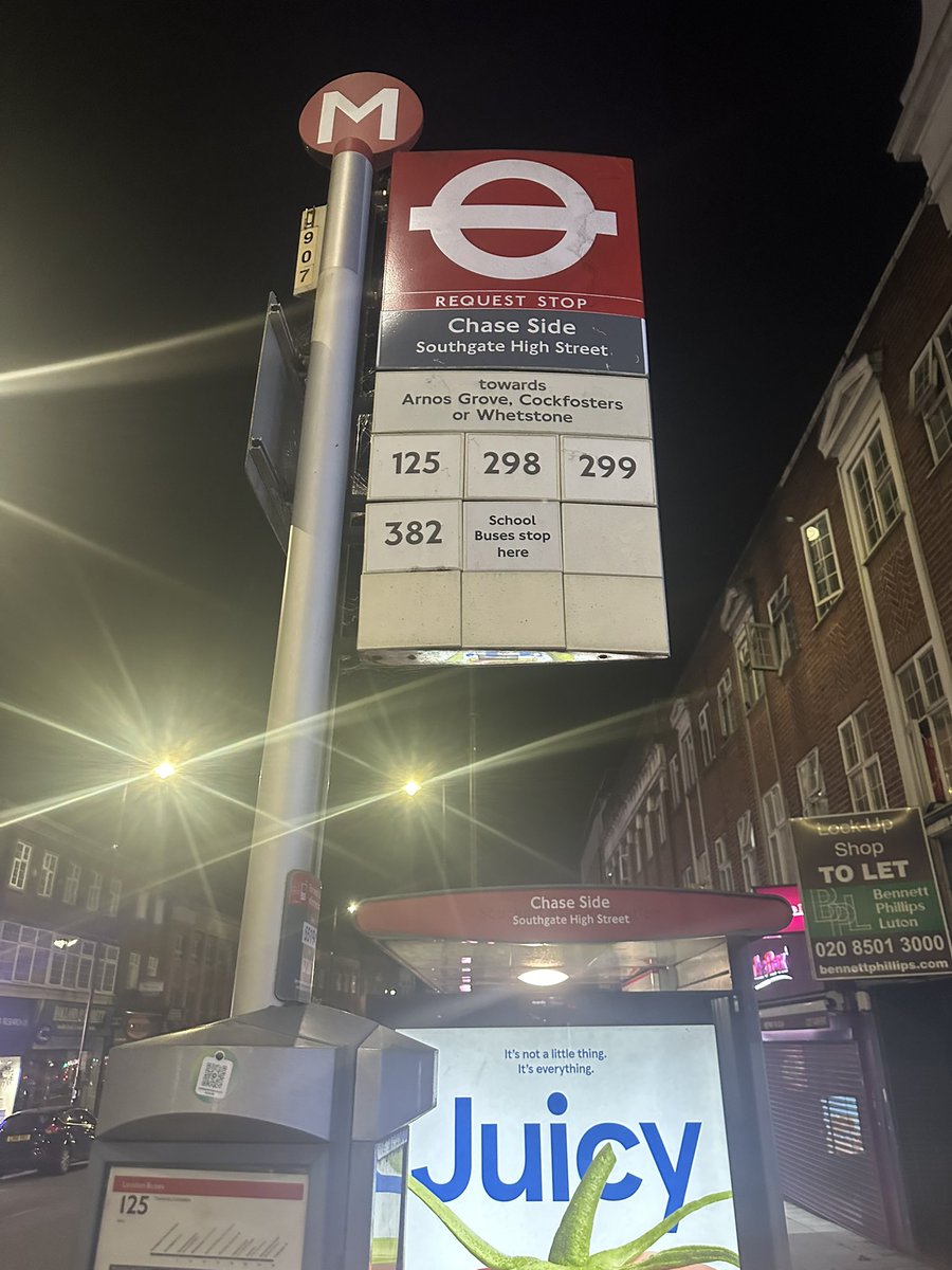 marcbernstein's tweet photo. @TfL Why has the bus arrival indicator at this Southgate Bus stop  not been fixed in weeks??? https://t.co/cYRqGhsnEi