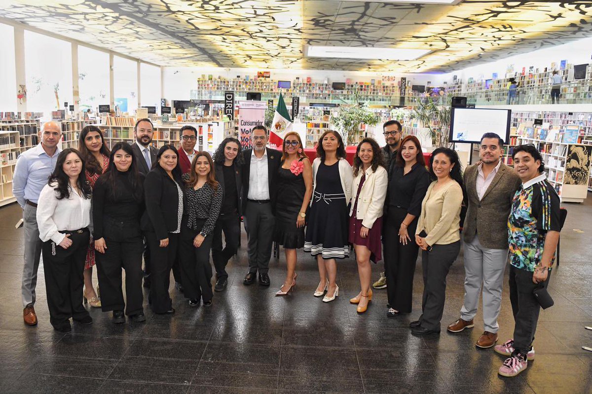 Rebeca Sánchez Sandín (@rebecasanchezs) on Twitter photo Hoy acompañé al procurador <a href="/ivan_escalante/">Iván Escalante</a> a la firma del convenio con el <a href="/FCEMexico/">Fondo de Cultura Económica</a>, encabezado por <a href="/Taibo2/">Paco Taibo2📝</a>. Gracias a este trabajo conjunto, la <a href="/RdelConsumidor/">Revista del Consumidor</a> está ya en librerías y comenzaremos a monitorear precios de libros. ¡Consumo justo e informado! 📚🤝 Hoy acompañé al procurador <a href="/ivan_escalante/">Iván Escalante</a> a la firma del convenio con el <a href="/FCEMexico/">Fondo de Cultura Económica</a>, encabezado por <a href="/Taibo2/">Paco Taibo2📝</a>. Gracias a este trabajo conjunto, la <a href="/RdelConsumidor/">Revista del Consumidor</a> está ya en librerías y comenzaremos a monitorear precios de libros. ¡Consumo justo e informado! 📚🤝