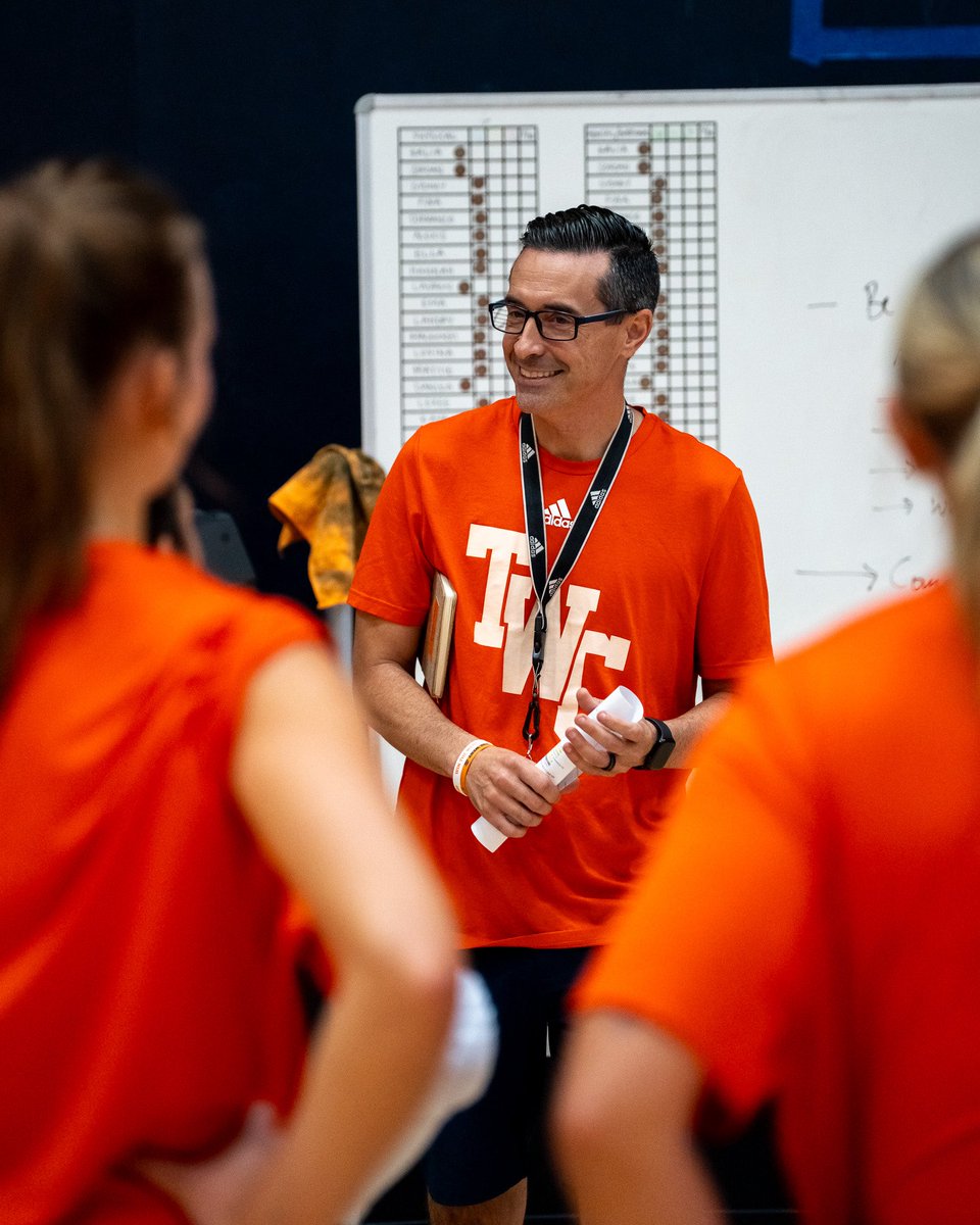 the club is now open 😎

#PicksUp | <a href="/NCAAVolleyball/">NCAA Women's Volleyball</a>