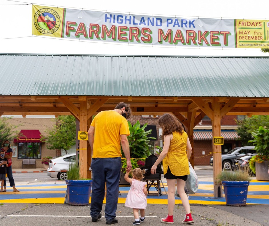 It’s #NationalFarmersMarketWeek! 🥦🍑

Use our interactive food access map to find a market near you (English &amp; Spanish): middlesexcountynj.gov/healthyfoodsmap

👵👴 Seniors 60+ may qualify for FREE farmers market vouchers! Call 732-745-3295 to learn more.