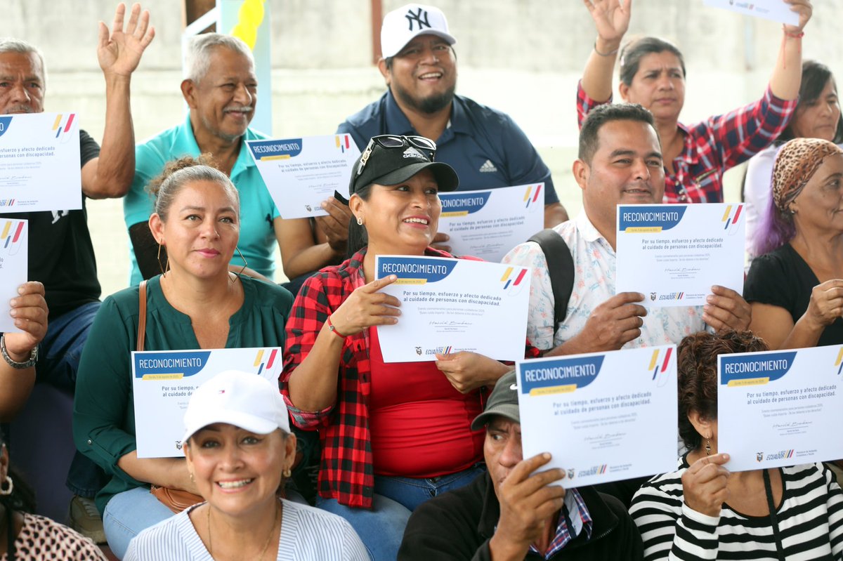 Presidencia Ecuador 🇪🇨 (@presidencia_ec) on Twitter photo En Durán, el presidente <a href="/DanielNoboaOk/">Daniel Noboa Azin</a>, participó del evento "Quien Cuida Importa", un espacio donde el Gobierno visibilizó y dignificó el trabajo de cuidadoras y cuidadores de personas con discapacidad y adultos mayores, quienes dedican su tiempo y esfuerzo a esta labor.
El En Durán, el presidente <a href="/DanielNoboaOk/">Daniel Noboa Azin</a>, participó del evento "Quien Cuida Importa", un espacio donde el Gobierno visibilizó y dignificó el trabajo de cuidadoras y cuidadores de personas con discapacidad y adultos mayores, quienes dedican su tiempo y esfuerzo a esta labor.
El