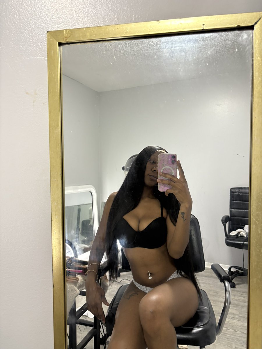 _xdlr's tweet image. I be Late Getting Ready Cause I be in the Mirror Like This 🙄 Mmcht