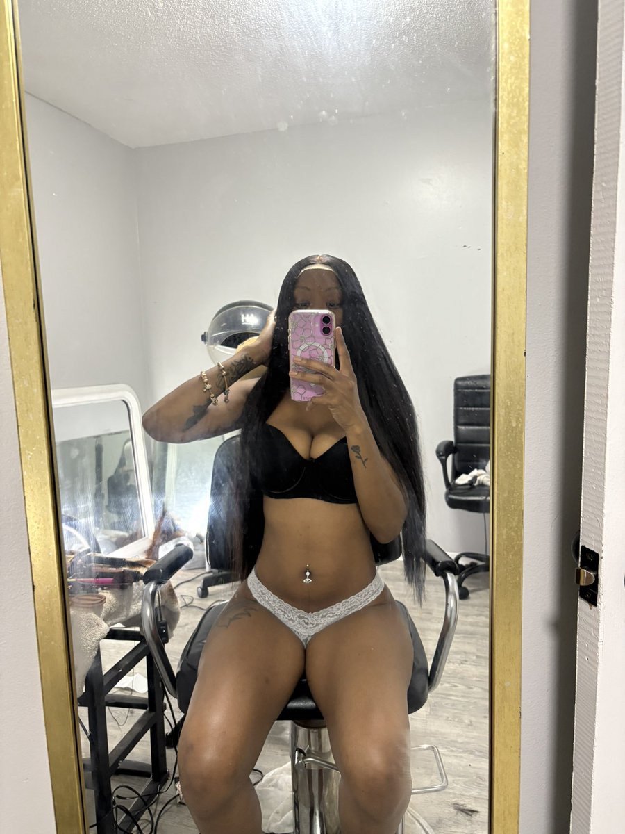 _xdlr's tweet image. I be Late Getting Ready Cause I be in the Mirror Like This 🙄 Mmcht