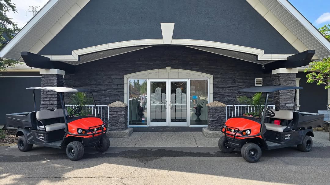 Two bold Cushman Hauler ELiTEs just delivered to Lynx Ridge Golf Club.

All electric, all power, all in for the course. 

📸: Tractorland Golf

#Cushman #NeverBeOutworked