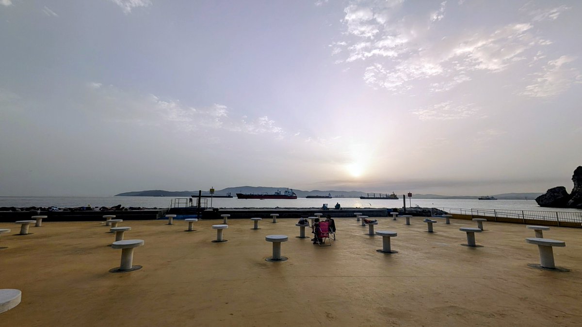 dparody's tweet image. At el Quarry. Muslim couples on a paddleboard next to a Jewish family. Los Consiglieros unmounting their tents. Live music of gypsy kings from John Robba. Smell of calamares fritos and a calima sunset. Yoga ladies relaxing. Love Gibraltar.