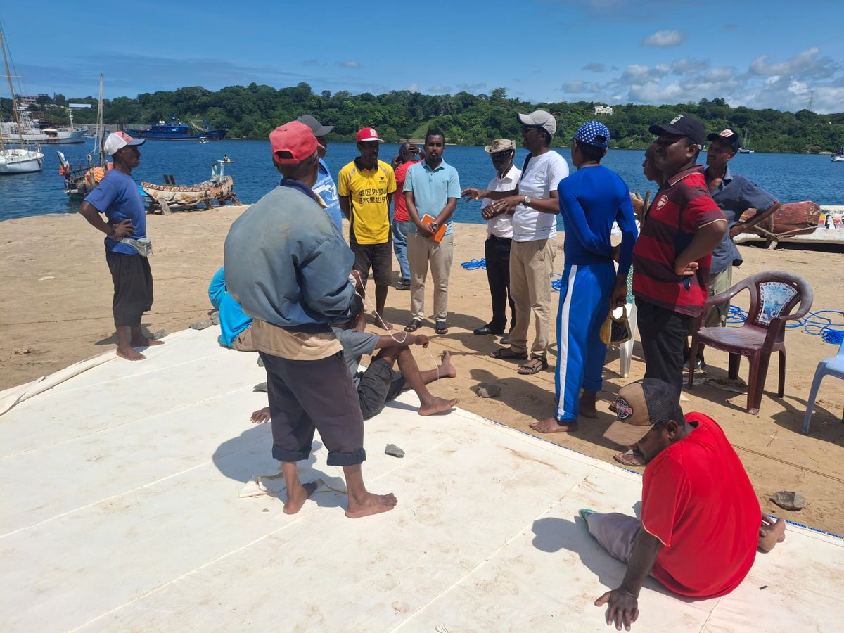 KuzaBlu's tweet photo. Dr. Geoffrey Riungu visited Old Ferry, Kilifi to engage with 30+ boat operators &amp; sail-makers 🚤🧵
Their work reflects the power of traditional livelihoods in the #BlueEconomy.
#GoBlueProgram #MarineTourism #CommunityEngagement #KilifiCounty #KenyaCoast https://t.co/jFagdjfMGo