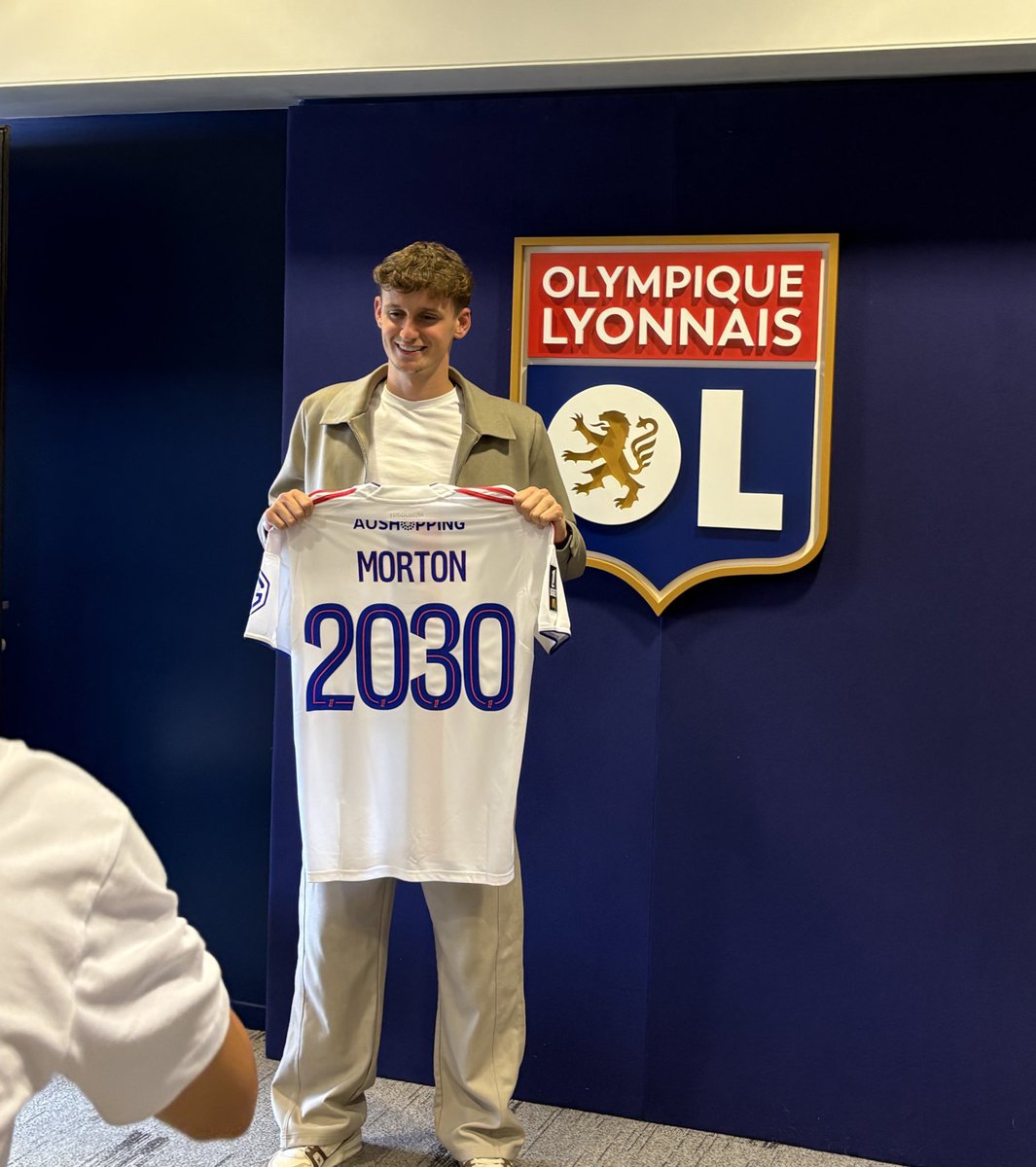 Barely played under Slotto &amp; was even sent to the U21’s after rejecting a bid that he could’ve enjoyed UCL football but never got angry with anyone &amp; when he plays, he looks very good. He's very skilled, calm, and humble. I think he'll do great things in football.
All the best!!!