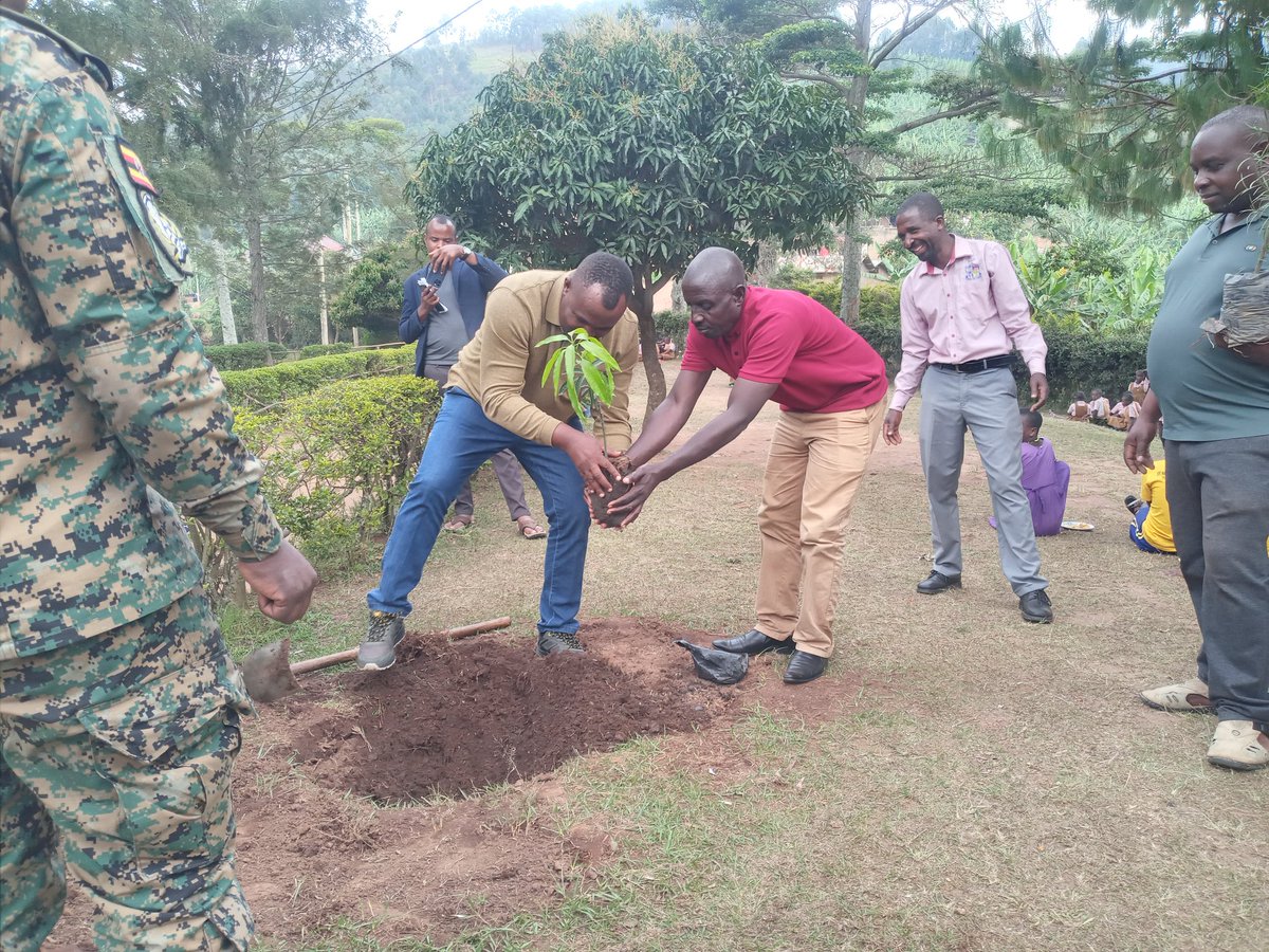 Centre for Integrated Community Development-Uganda (@cicd_uganda) on Twitter photo Appreciation from us <a href="/CICD_Uganda/">Centre for Integrated Community Development-Uganda</a> to <a href="/Kariisakoy1/">Kariisa koy</a> for sparing time to be with us at Buhweju Ecotourism and Cultural Festival 25th-27th July 2025 activities including Buhweju Go Green Campaign for Climate Action at Bisya Primary school.
#ExploreBuhweju
#Hike4Conservation Appreciation from us <a href="/CICD_Uganda/">Centre for Integrated Community Development-Uganda</a> to <a href="/Kariisakoy1/">Kariisa koy</a> for sparing time to be with us at Buhweju Ecotourism and Cultural Festival 25th-27th July 2025 activities including Buhweju Go Green Campaign for Climate Action at Bisya Primary school.
#ExploreBuhweju
#Hike4Conservation