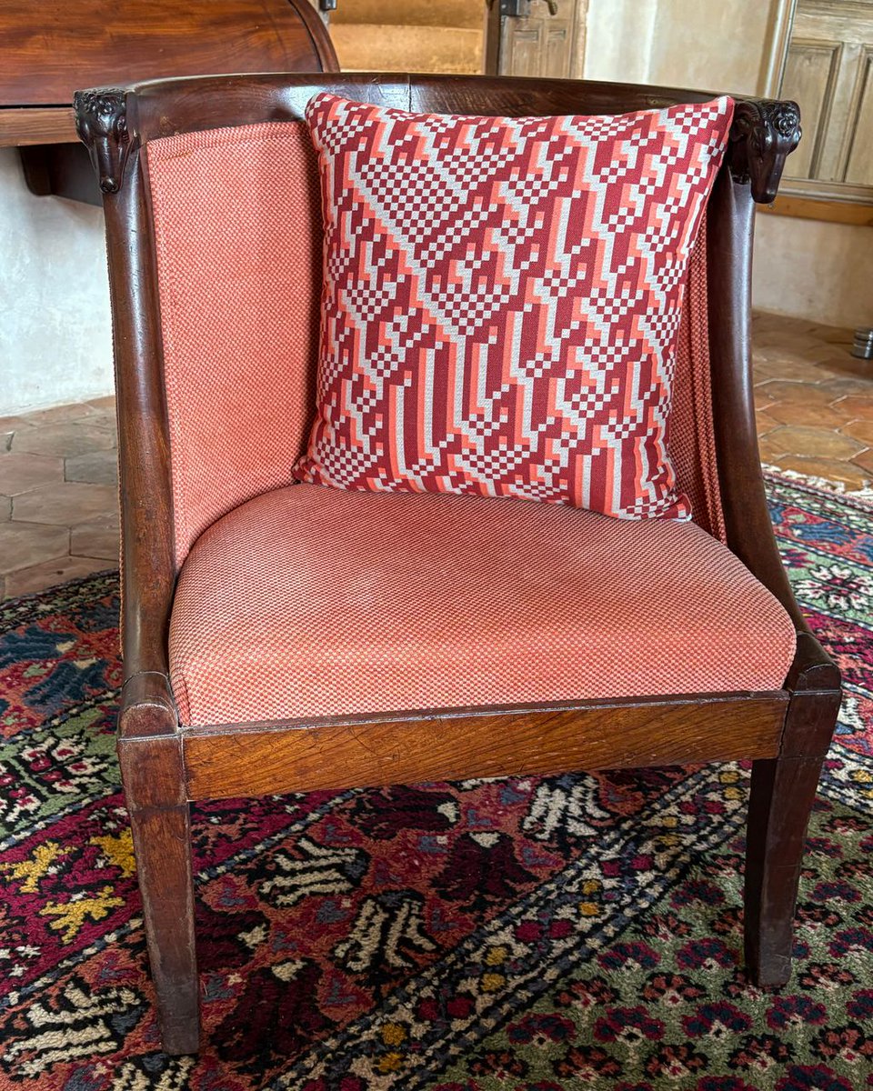 omg_home_design's tweet image. We are getting ready for @viennadesignweek (happening Sept 26-Oct 5, 2025). Our prototypes have been on a European tour to get to Vienna. We loved how our bold, modern patterns felt right at home even in historic spaces. 
.
#vdw25 #viennadesignweek #cellularautomata #mathart