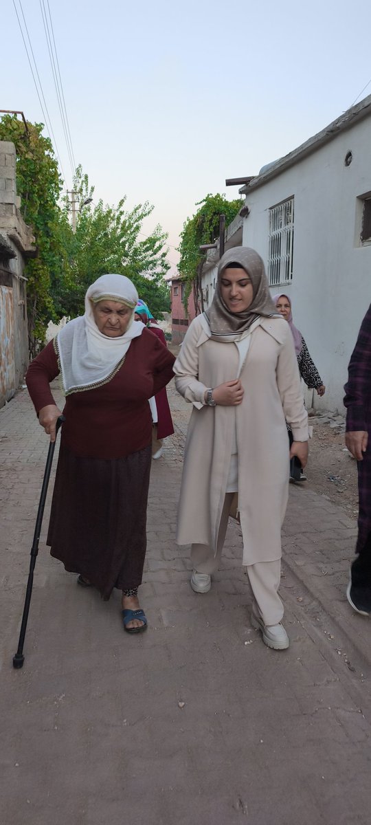 📍ŞAMBAYAT 

Kadın Kolları Başkanımız <a href="/AvSalihaDiler/">Av. Saliha DİLER</a>, Besni İlçe Kadın Kolları Başkanımız <a href="/semra_semiz/">Semra Semiz</a> AK Kadınlarımız ile Şambayat Kadın Kolları Belde Başkanı Ümran Yalçındağ'ın Ev Sahipliğinde Hanımlarla Bir Araya Geldi.