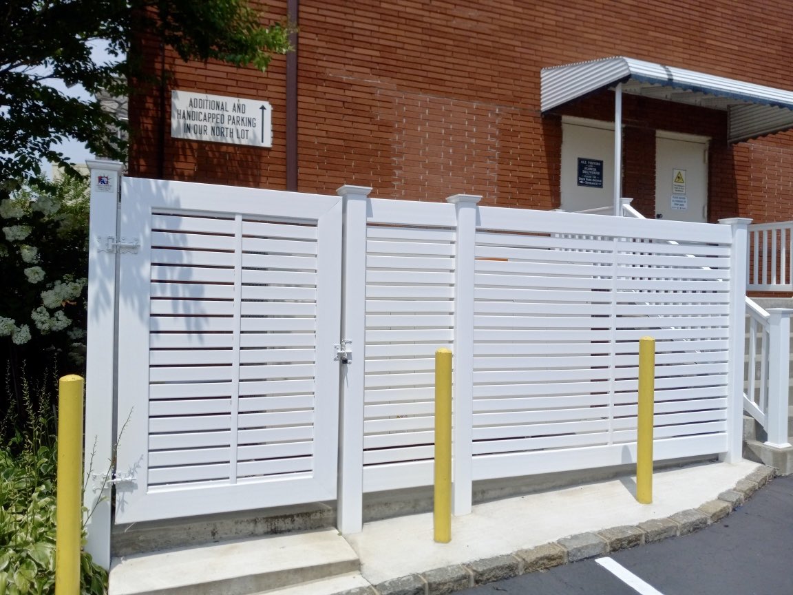 Liberty_Fence's tweet photo. Introducing the Eclipse 3, our newest upgrade in modern #vinylfencing. Installed in Deer Park, this beauty blends privacy, style, &amp; durability in every panel.🤩

#vinylfence #pvcfence #newfence #fenceideas #fenceinstallation #modernfence #fencecompany #fencecontractor #LongIsland https://t.co/0LzpxZAtXS