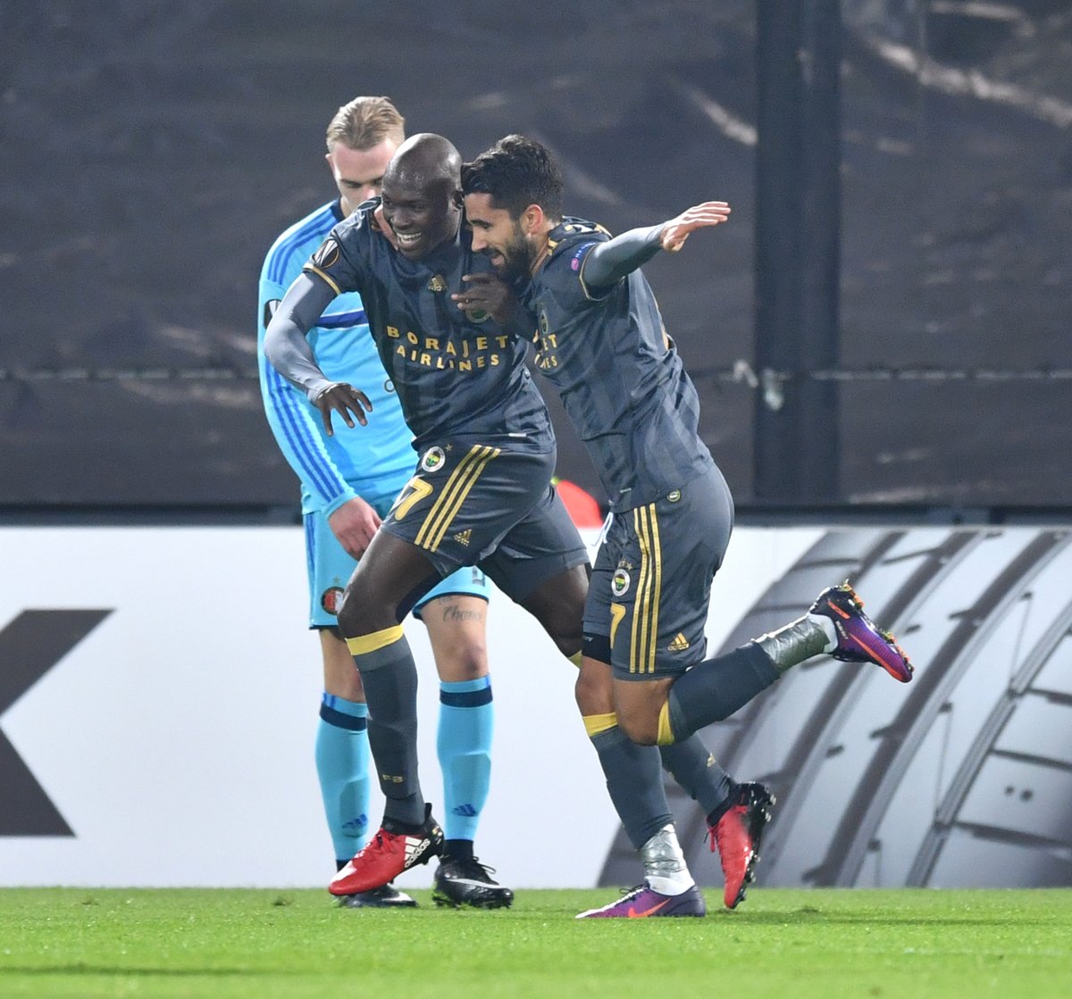 #MackolikÖzel

🎙️ "2016 yılında Feyenoord’a karşı galibiyeti getiren golü sen atmıştın. Bugün o anı nasıl hatırlıyorsun?"

🔹 Moussa Sow: Güzel bir zamandı. O maçta gol atmayı gerçekten çok istiyordum ve öyle de oldu. Savunma oyuncusu bir hata yaptı. Kaleciye atacağı pası önceden