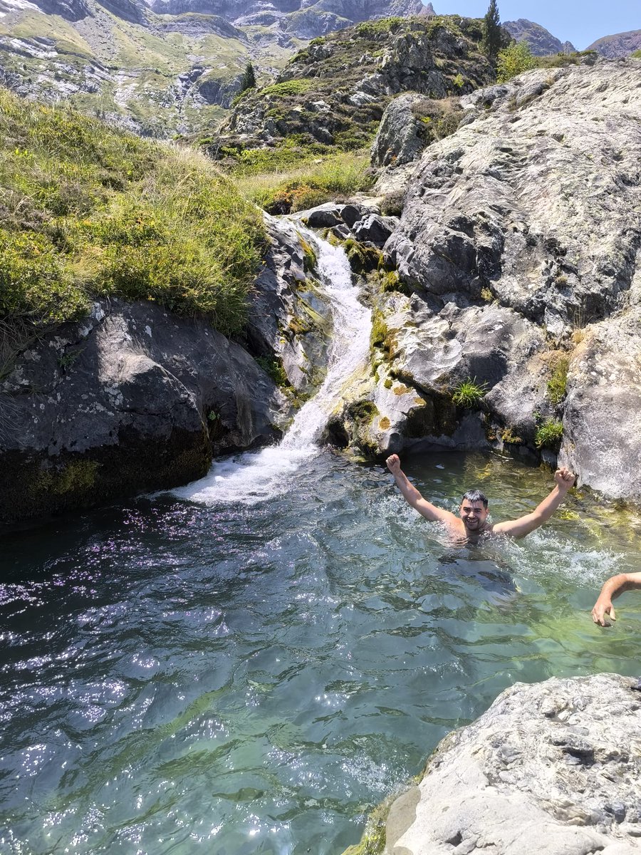 Gaur ibon de anayeten izan gara eta gero bideko potzu baten sartu gara🥶🥶🥶🥶