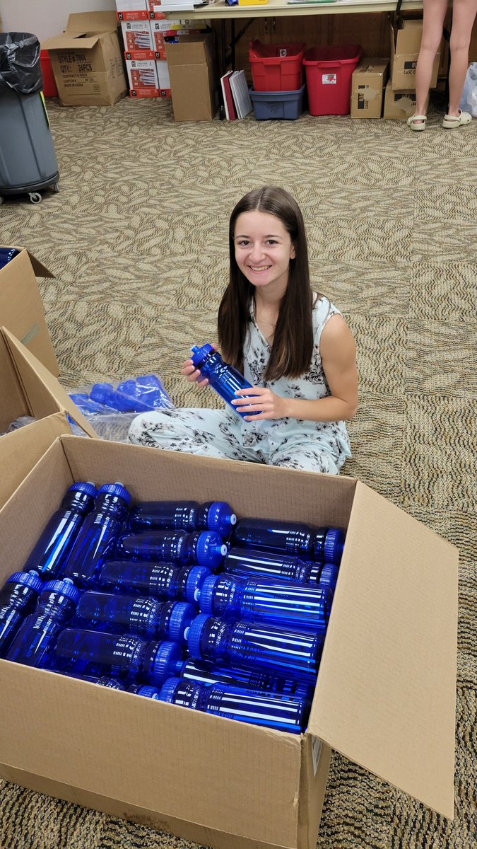 GivingTreeHSSD's tweet image. Thank you to this amazing group of volunteers who helped pack up 5K, 1st and 2nd grade backpacks this morning! Thank you!!
@BayPortYSL 
@HSSD