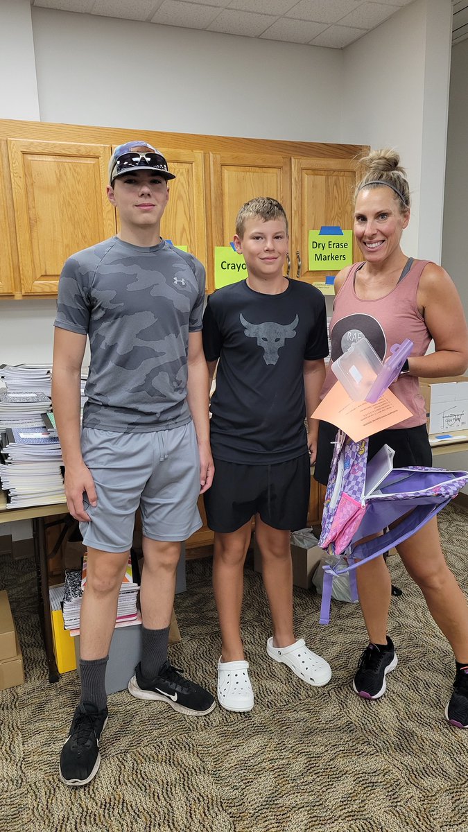 GivingTreeHSSD's tweet image. Thank you to this amazing group of volunteers who helped pack up 5K, 1st and 2nd grade backpacks this morning! Thank you!!
@BayPortYSL 
@HSSD