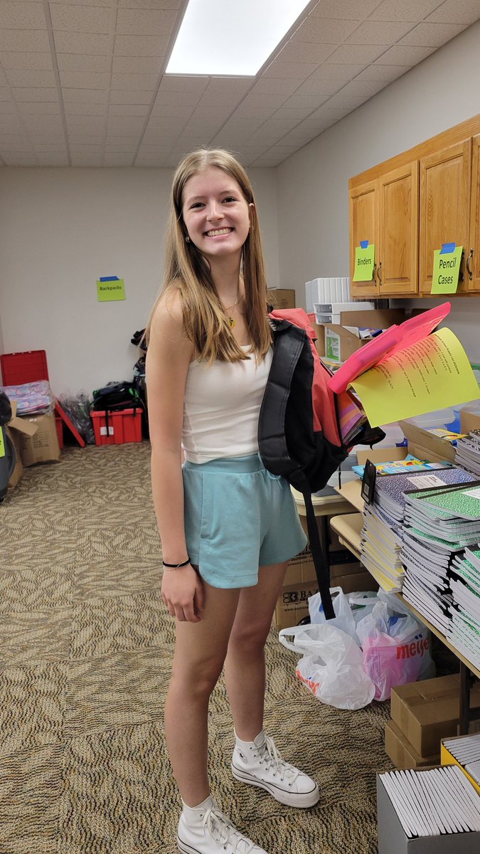 GivingTreeHSSD's tweet image. Thank you to this amazing group of volunteers who helped pack up 5K, 1st and 2nd grade backpacks this morning! Thank you!!
@BayPortYSL 
@HSSD