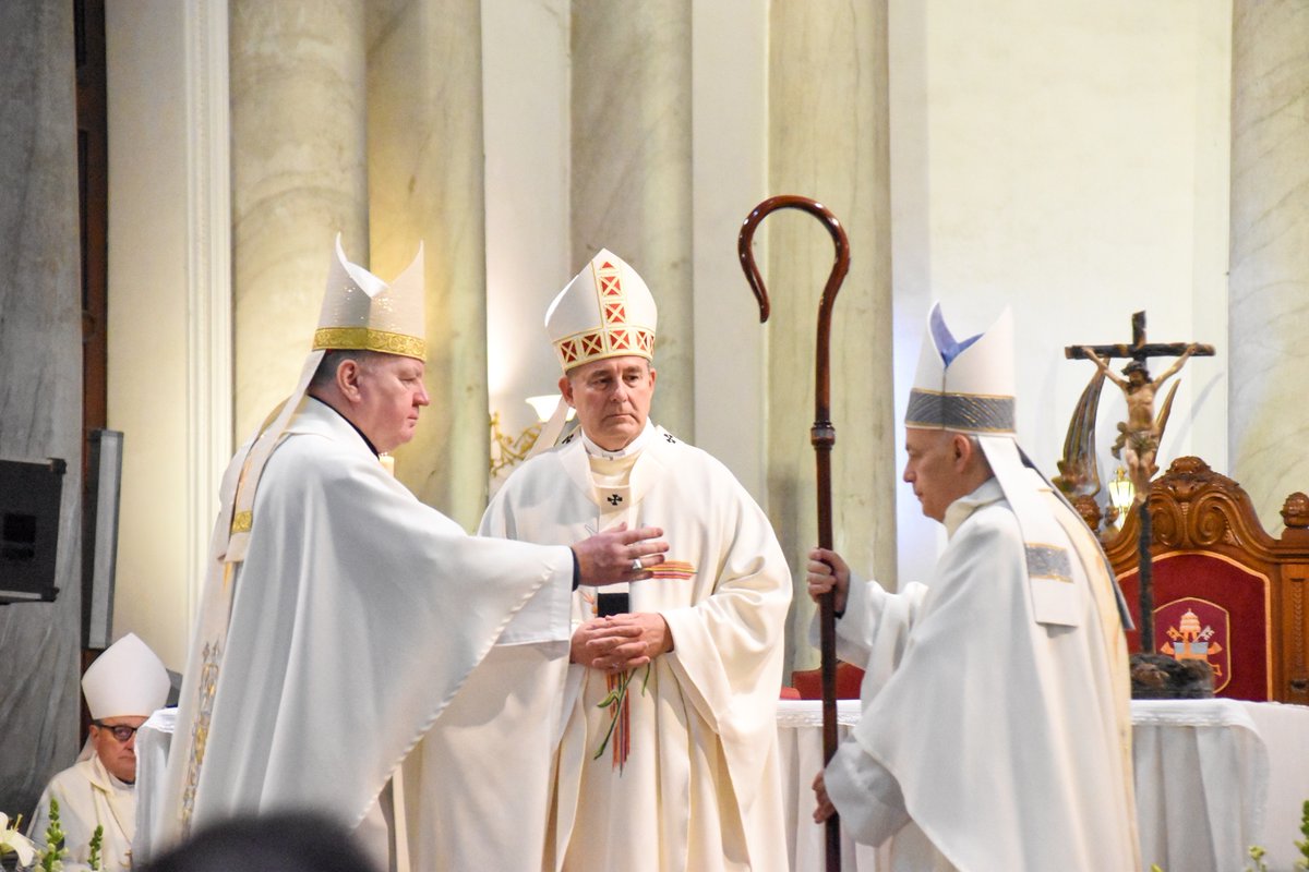 Mons. Raúl Martín, graduado de la Facultad de Teología de la UCA, asumió como arzobispo de la arquidiócesis de Paraná el 26 de julio.
Fue designado por el Papa León XIV el 28 de mayo, en sus primeros nombramientos como Pontífice.
🔗uca.edu.ar/es/noticias/as…