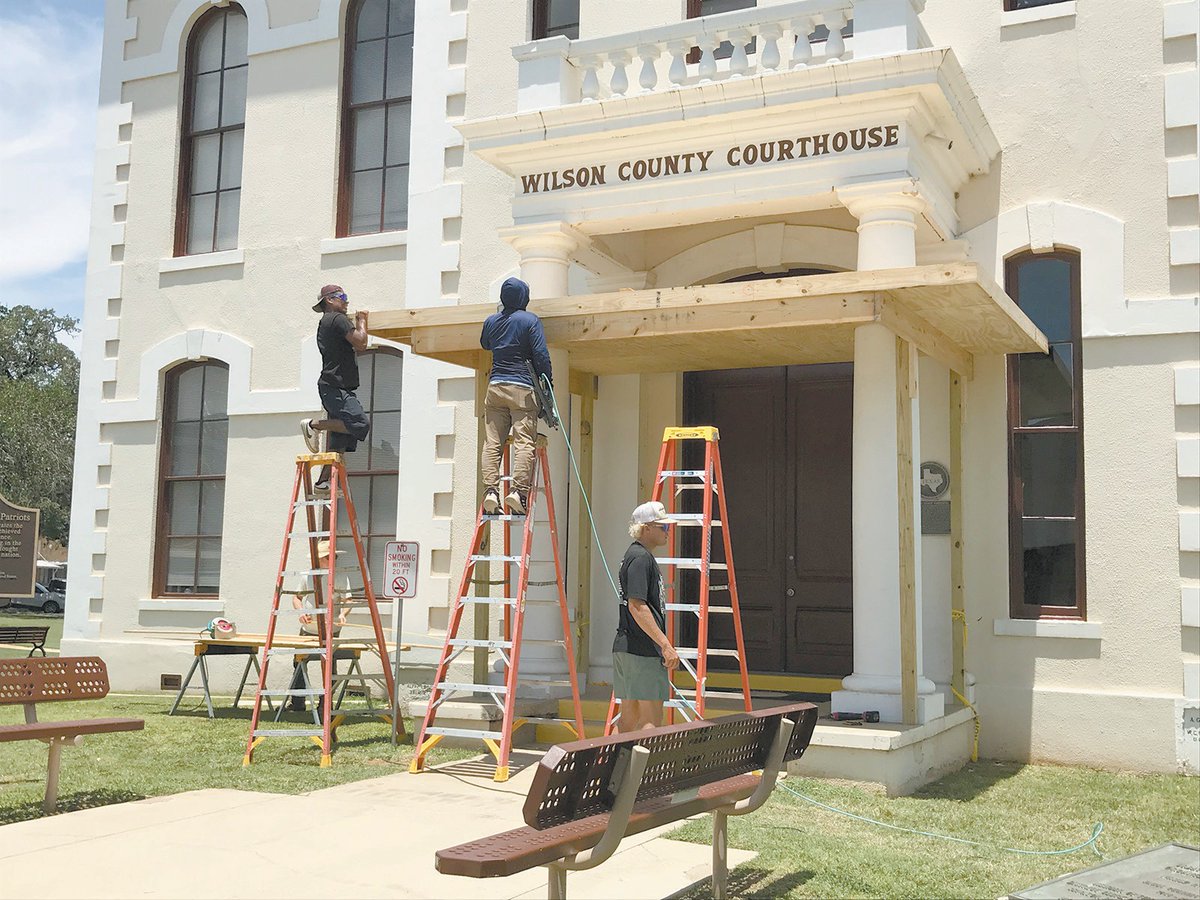 wcnonline's tweet image. A construction crew installs a lumber support July 22 to the portico structure of the Wilson County Courthouse’s front entrance. Three of the courthouse’s four main entrances were closed off temporarily, due to large pieces of concrete falling from the covered entryways. All ...