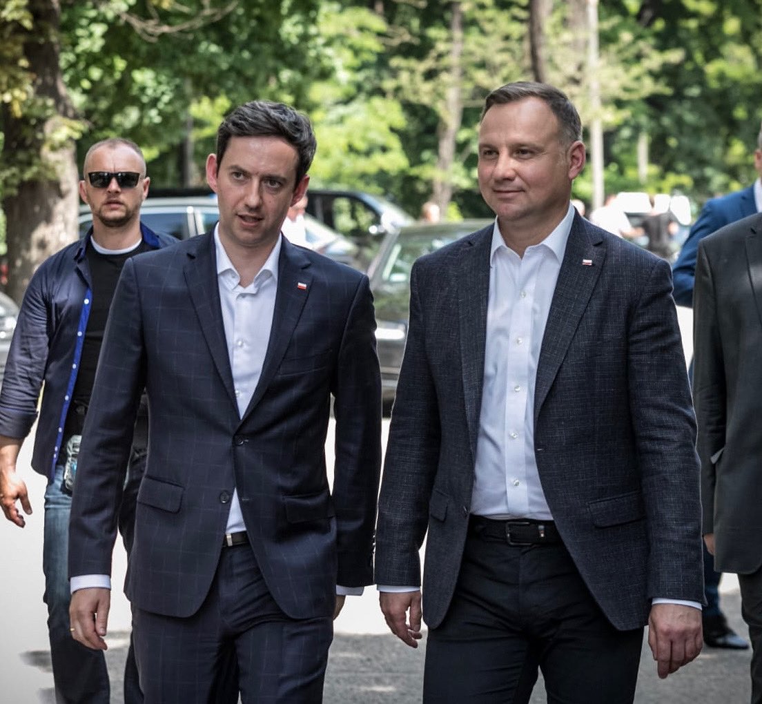 Marcin Ociepa (@marcinociepa) on Twitter photo Panie Prezydencie <a href="/AndrzejDuda/">Andrzej Duda</a>, dziękuję za te 10 lat ciężkiej i ofiarnej służby dla Polski🤝🇵🇱. Panie Prezydencie <a href="/AndrzejDuda/">Andrzej Duda</a>, dziękuję za te 10 lat ciężkiej i ofiarnej służby dla Polski🤝🇵🇱.
