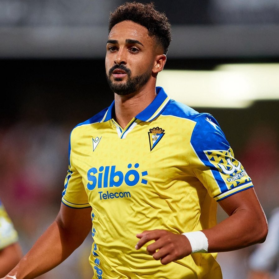 WBA Report (@wbareport) on Twitter photo 🇪🇸 Reports out of Spain are claiming that #WBA have had a bid rejected for 28-year-old Cadiz striker Chris Ramos.
The Spanish side are asking for €5M (£4.3M) — Albion’s offer was in the region of €2.5M.
Rayo Vallecano and Real Oviedo are both very keen. 🇪🇸 Reports out of Spain are claiming that #WBA have had a bid rejected for 28-year-old Cadiz striker Chris Ramos.
The Spanish side are asking for €5M (£4.3M) — Albion’s offer was in the region of €2.5M.
Rayo Vallecano and Real Oviedo are both very keen.