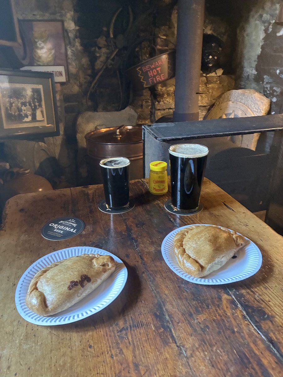 Circular walk via Kingston, Worth Matravers and back to Harmans Cross taking in a cracking couple of pubs en-route