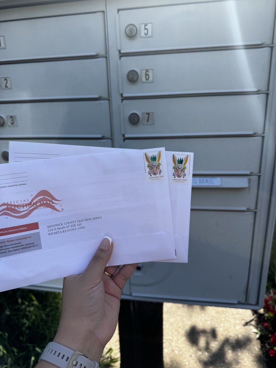kscommonsf's tweet photo. It’s Election Day in Kansas! 🗳️ Our team showed up and made our voices heard in these local elections that impact our schools and neighborhoods. Tag a friend and remind them to vote before polls close at 7 PM tonight! Find voting info at https://t.co/KzpwHce8MG #VoteKansas https://t.co/3LBnORuaMa
