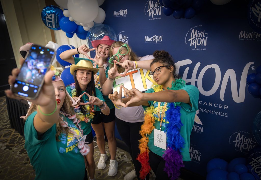 fourdiamonds's tweet image. 🎉 Last Friday at the #MTLS2025 Summit in Hershey, student leaders &amp;amp; #PartnersInTheFight celebrated a major milestone — $77M+ raised since 1993 to help Four Diamonds conquer childhood cancer! 

📸 This year alone: $6.4M raised by 225+ schools!
👉 bit.ly/4okitqv

#FTK…
