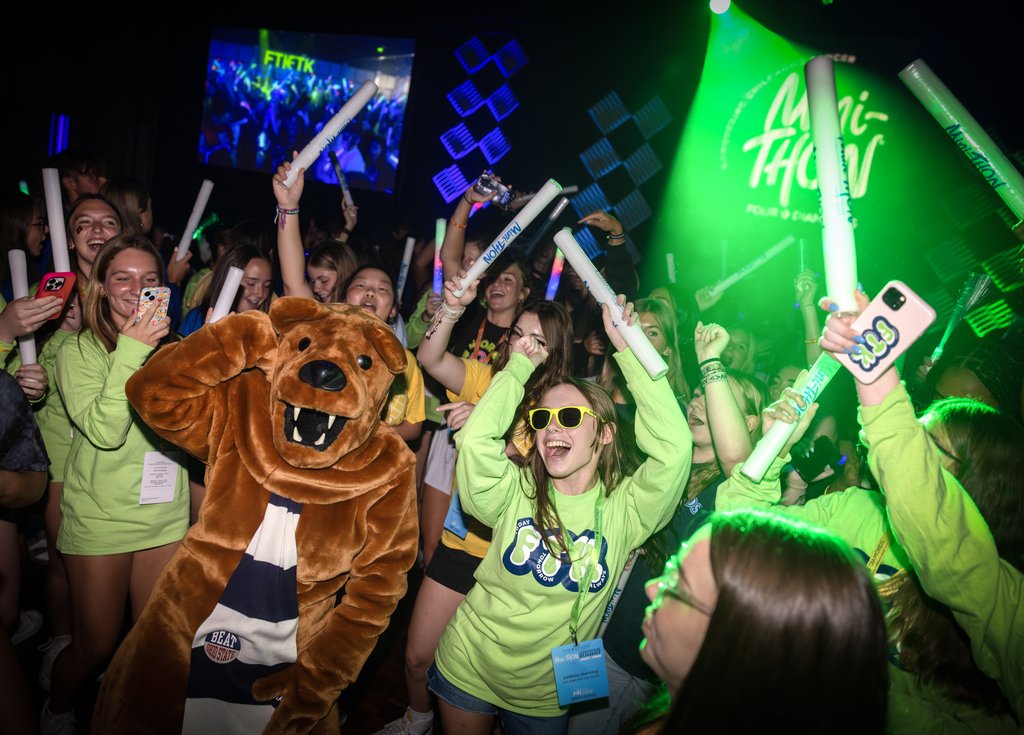 fourdiamonds's tweet image. 🎉 Last Friday at the #MTLS2025 Summit in Hershey, student leaders &amp;amp; #PartnersInTheFight celebrated a major milestone — $77M+ raised since 1993 to help Four Diamonds conquer childhood cancer! 

📸 This year alone: $6.4M raised by 225+ schools!
👉 bit.ly/4okitqv

#FTK…