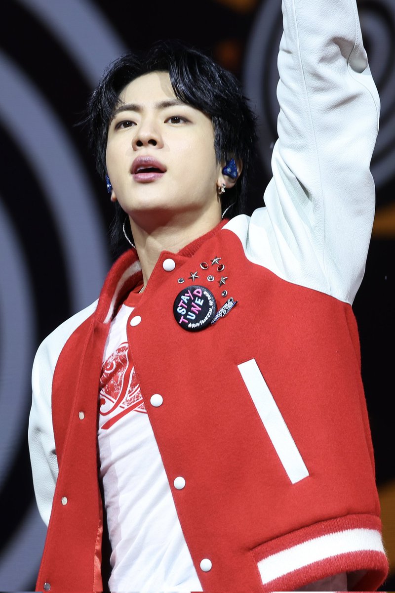 KIM SEOKJIN LOOKS SO SO HANDSOME OMG