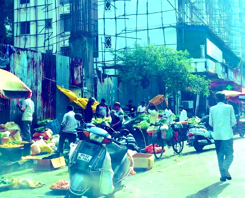 <a href="/mumbaimatterz/">मुंबई Matters™🇮🇳</a> <a href="/mybmc/">माझी Mumbai, आपली BMC</a> <a href="/adifyi/">Adi</a> <a href="/mybmcWardRS/">Ward RS BMC</a> also can only regret the inconvenience since many years. Young school children walk in traffic &amp; <a href="/bmcmumbai/">Municipal Corp.</a> has gifted Footpaths at Akurli Rd. Kandivili East to Vegetable Vendors for day business &amp; night storage. <a href="/PiyushGoyalOffc/">Piyush Goyal Office</a> <a href="/CMOMaharashtra/">CMO Maharashtra</a>