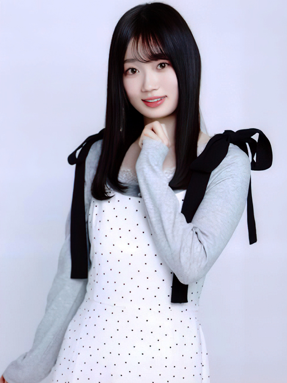 乃木坂46Ｈ16～17年写真ファイル 乃木坂46 遠藤さくら1st写真集 可憐 初版本 - メルカリ