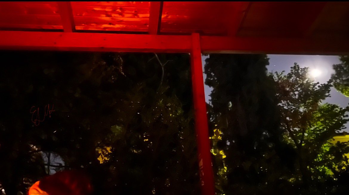 ✨🌔✨

🖤The wAy iT enDs 🖤 
youtu.be/wVIDfQcbFDA?si… 

Περίμενα πολλή ώρα ξαπλωμένη στον καναπέ (στη βεράντα) να πάει το φεγγάρι στο κενό για να το βγάλω κ κουράστηκα …🤭😜   📷

Gn to aLL… ✨🌔 ✨