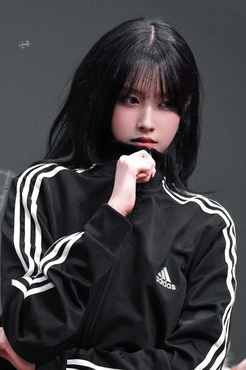 250803

널 만나러 가는 길

왜이리 떨리지

#스테이씨 #STAYC #윤 #Yoon #자윤 #심자윤 #ユン