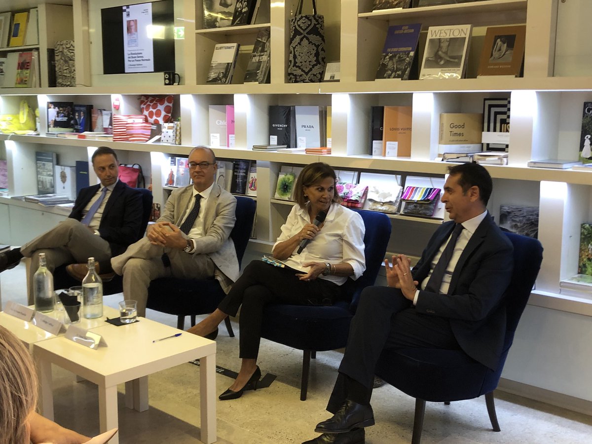 Affrontati vari temi tra cui il significato del Buonsenso applicato alla scuola, la riforma, il razzismo, l’integrazione e l’importanza della lingua italiana.