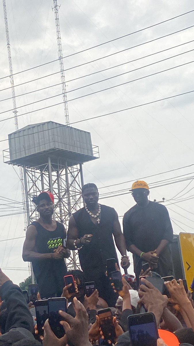 Ihemeje_'s tweet image. Today, I joined the Anambra youth for a candlelight walk in honour of Fish Magnet, a young, hardworking guy whose light was dimmed.
Fish Magnet was just trying to make a life for himself, but insecurity took him.
The killers walk free. Justice stays silent.
RIP, brother🕊️