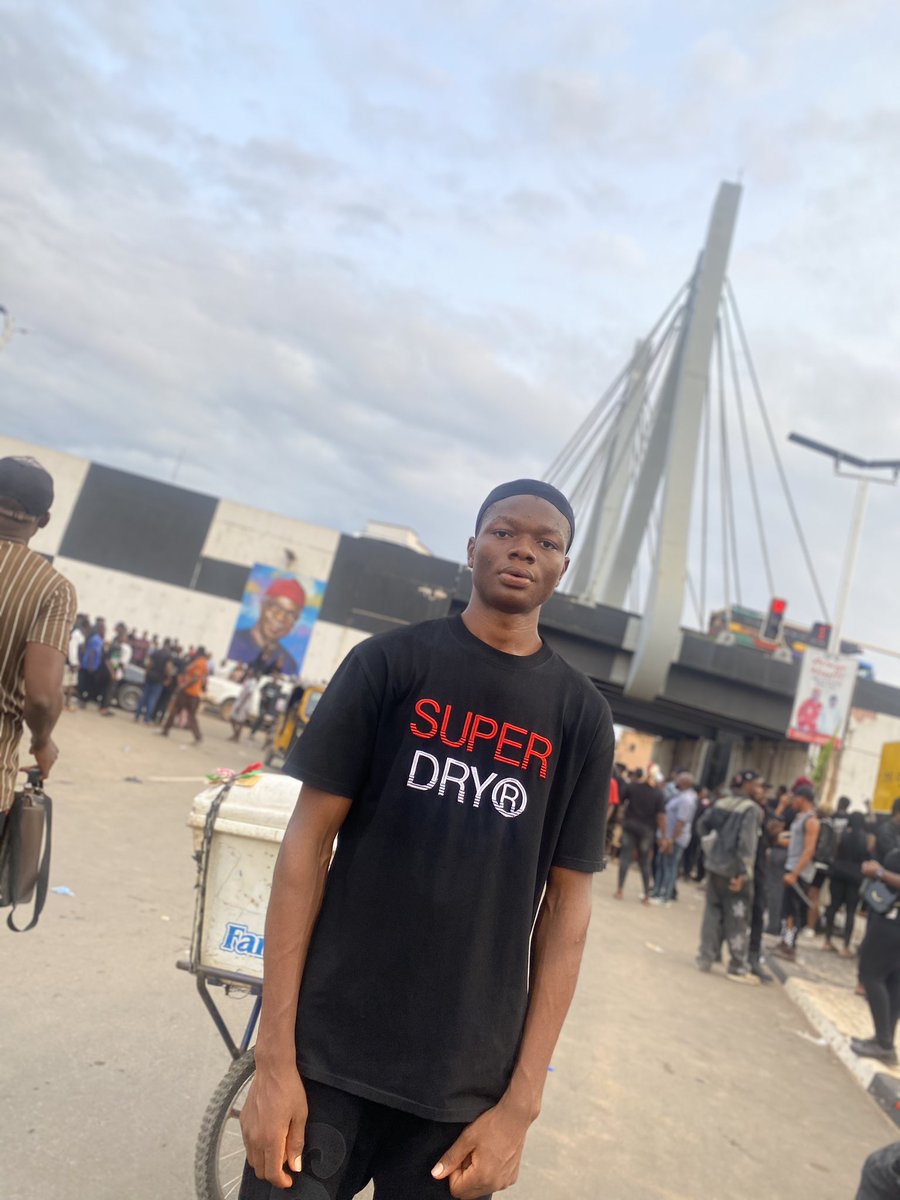 Ihemeje_'s tweet image. Today, I joined the Anambra youth for a candlelight walk in honour of Fish Magnet, a young, hardworking guy whose light was dimmed.
Fish Magnet was just trying to make a life for himself, but insecurity took him.
The killers walk free. Justice stays silent.
RIP, brother🕊️