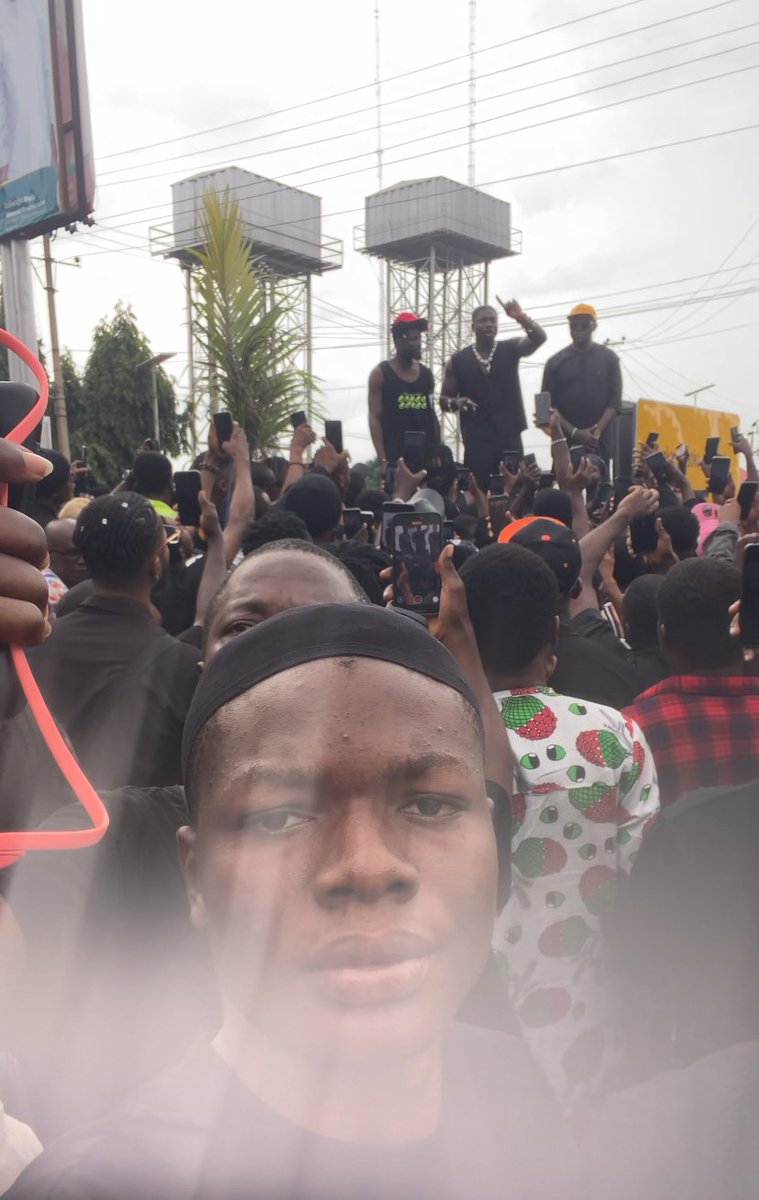 Ihemeje_'s tweet image. Today, I joined the Anambra youth for a candlelight walk in honour of Fish Magnet, a young, hardworking guy whose light was dimmed.
Fish Magnet was just trying to make a life for himself, but insecurity took him.
The killers walk free. Justice stays silent.
RIP, brother🕊️