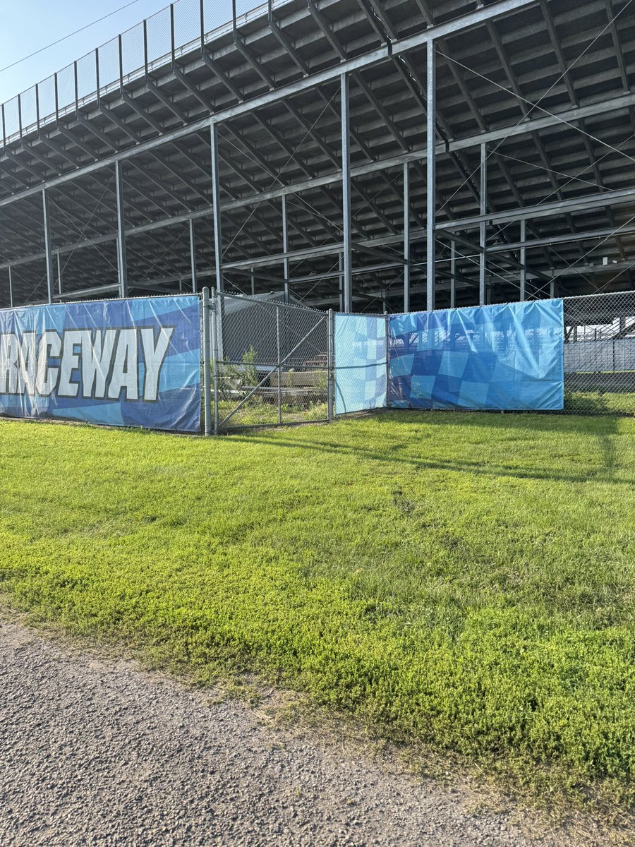 knoxvilleraces's tweet image. Our hard working employees take great pride in making our grounds look the best possible. 
It has come to our attention that not all fans are respecting this. 

In the past week, we have had banners go missing and Victory Lane be used as someone’s personal pit bike playground. We…