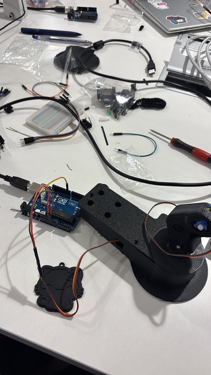 layan90133815's tweet image. Day1 of assembling the robot arm with @smart_methods
#smartmethods #roboticengineering #summerinternship #theshopfloor