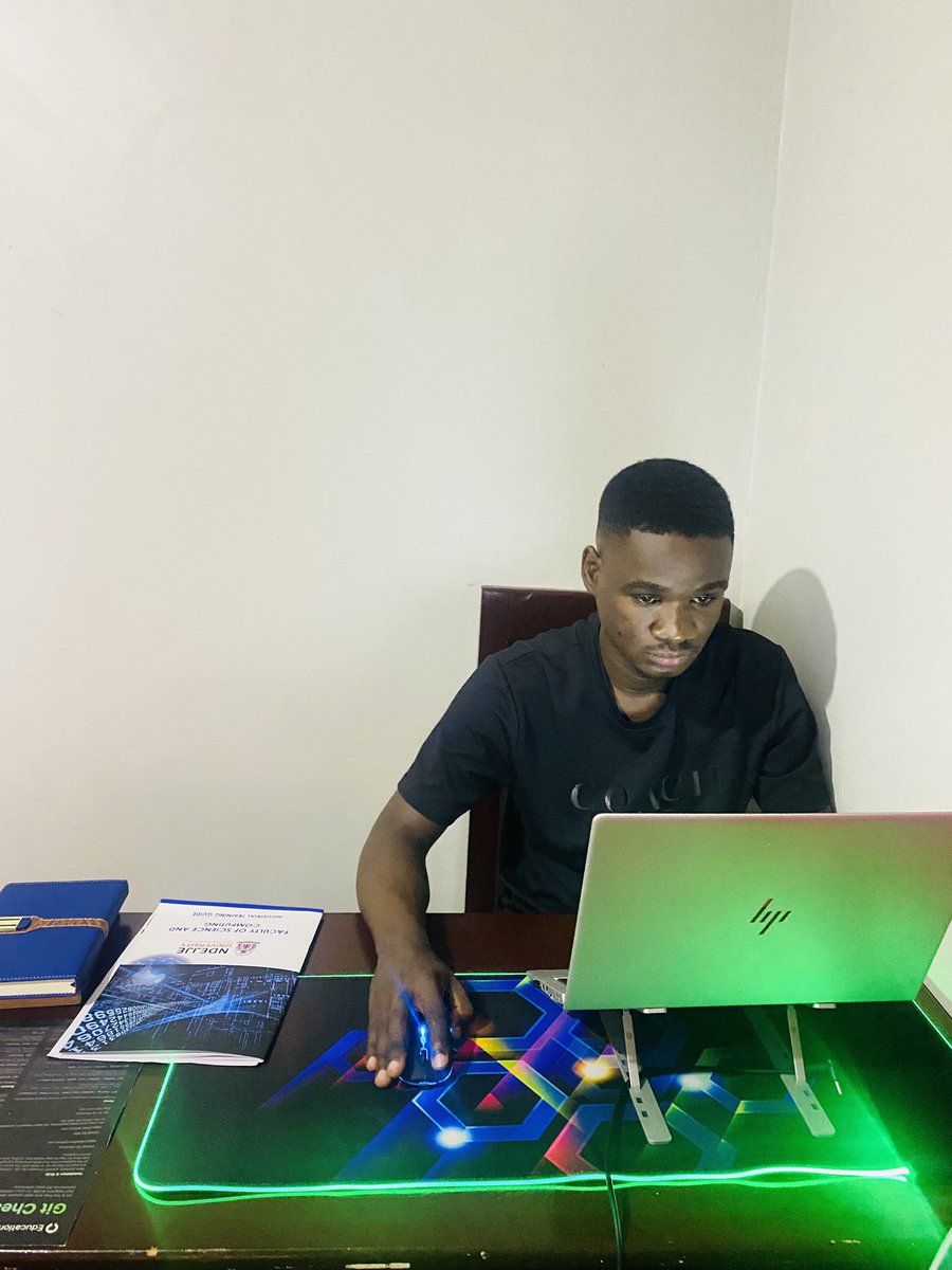 CodeWithDavis's tweet image. Today I worked on my internship report since I’m in my third year. I started putting together notes and writing about my experiences. What have you worked on today?
#buildinpublic #SoftwareEngineering #SoftwareDevelopment #github #buildinpublic