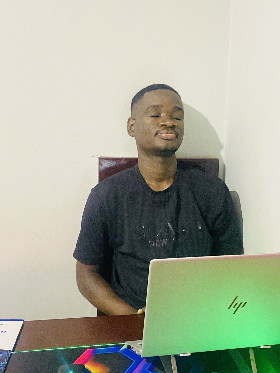 CodeWithDavis's tweet image. Today I worked on my internship report since I’m in my third year. I started putting together notes and writing about my experiences. What have you worked on today?
#buildinpublic #SoftwareEngineering #SoftwareDevelopment #github #buildinpublic