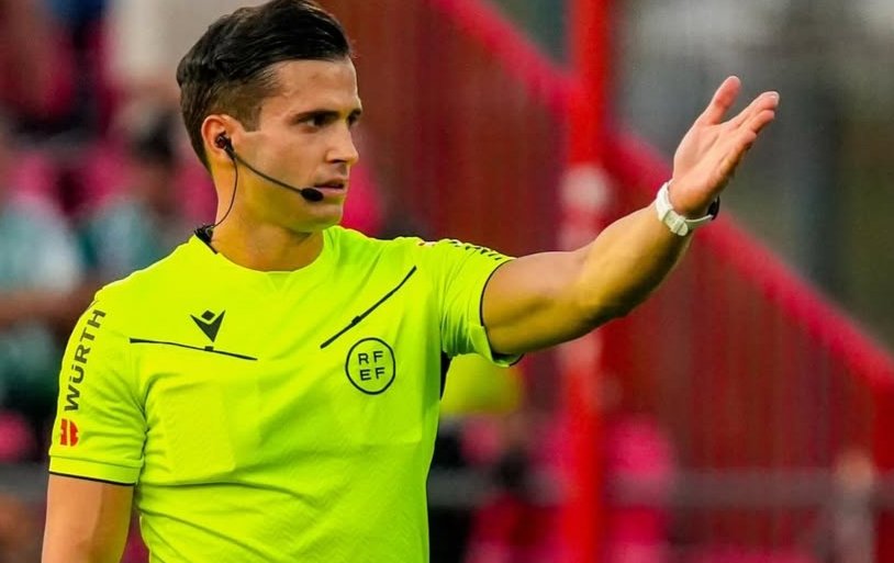 Jaén mantiene su idilio con la cúspide del arbitraje español. Ya tiene dos colegiados en Primera División, Munuera Montero y Guzmán Mansilla, y hoy se ha incorporado, como miembro del Comité Arbitral de la Competición Profesional, Gregorio Manzano. 
<a href="/CTARFEF/">CTA</a> 
<a href="/LaLiga/">LALIGA</a>
<a href="/grmanzano/">Gregorio Manzano</a>