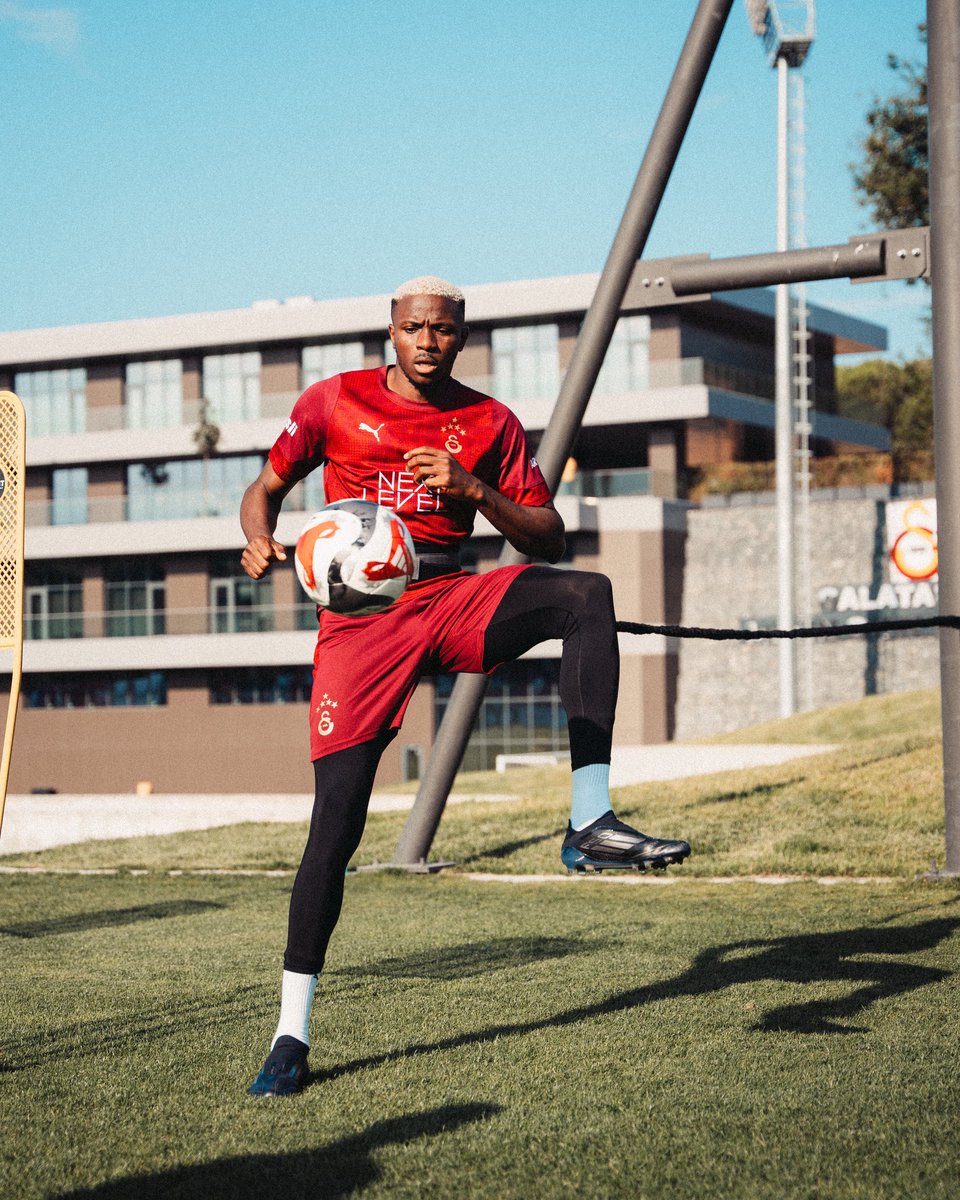 Victor Osimhen (@victorosimhen9) on Twitter photo 