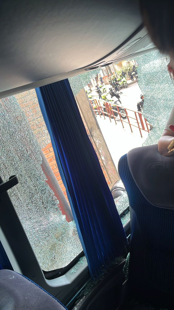 A esta hora en Cúcuta, atacado el bus donde van los integrantes de <a href="/nacionaloficial/">Atlético Nacional</a> rumbo al estadio General Santander para su juego vs <a href="/Cucutaoficial/">Cúcuta Deportivo FC</a> . Lesionado Morelos en el ataque