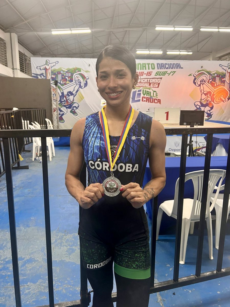 🏋️‍♀️ ¡Córdoba levanta con orgullo rumbo a los #JuegosNacionales2027!

Desde Cali, nuestras pesistas hicieron historia en el clasificatorio nacional:

🥇 Nayibe Medina arrasó con 3 oros.
🥈🥈🥈 Rita Gelis conquistó 3 platas.
🥈 Nora Gómez se alzó con una plata.