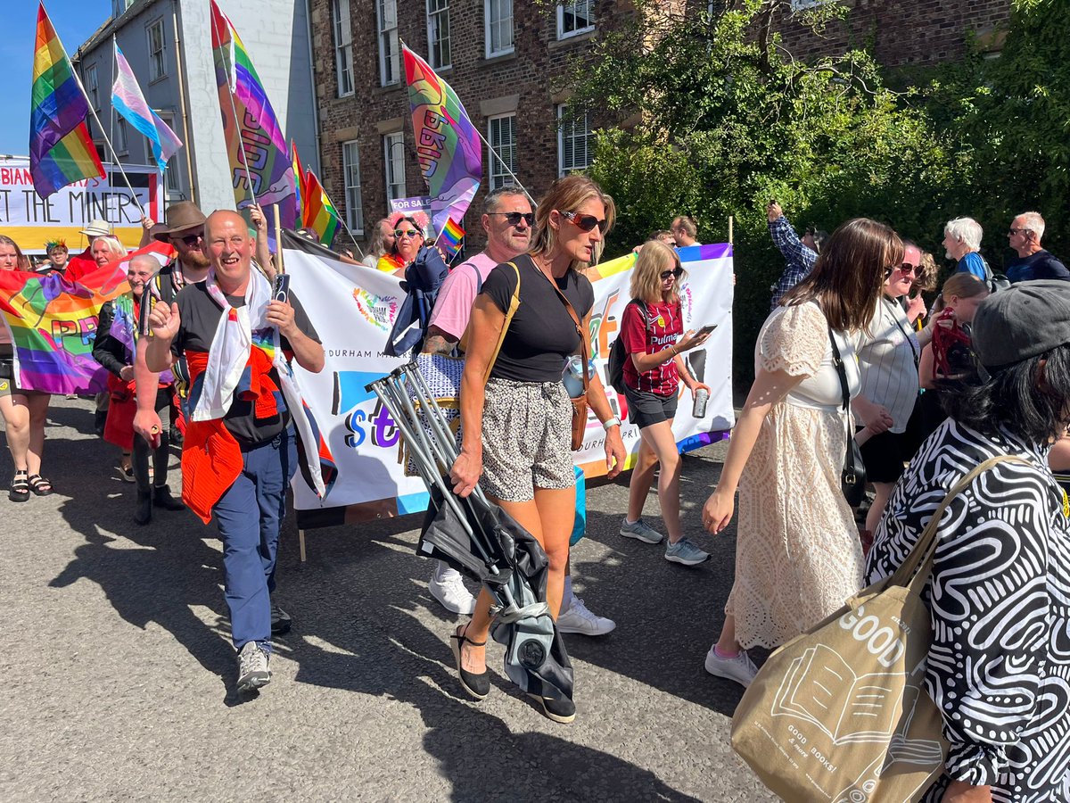 unitecomleeds's tweet photo. Flashback to @DurhamGala once again - we noted on July 12 a lot of #minersstrike #solidarity orgs
The crucial role of women was, rightfully, a prominent theme
We also saw groups like @LGSMpride ♀️🏳️🌈
#MinersStrike1984 #LGSM #WAPC #WomenAgainstPitClosures #womenoftheworkingclass https://t.co/bPEL6Bkp3H