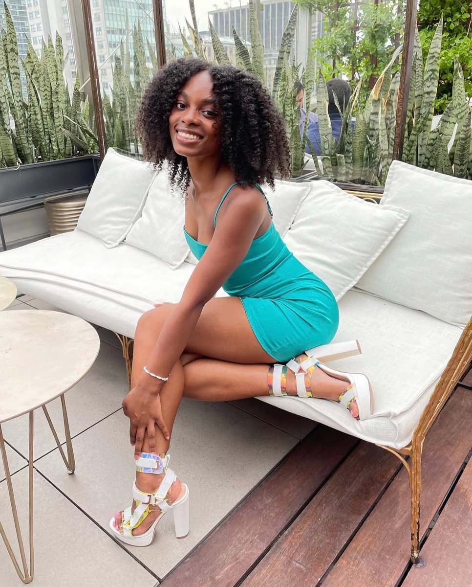 MonarchLounge's tweet image. You bring the vibe, we’ll bring the view 🌇 Thanks for stopping by! Repost 📸: @samylda

#looks #vibes #monarchrooftop #monarchnyc