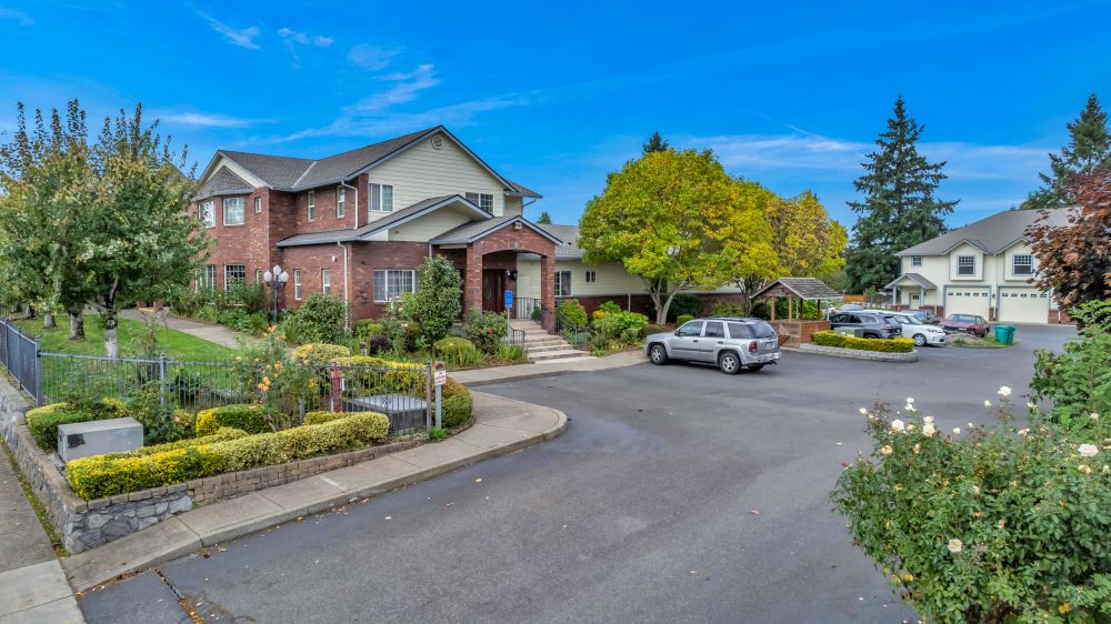 Congratulations to David C. Chatfield on brokering the $5.3M investment sale of a 16-room residential care facility located in Portland, OR. All rooms are fully furnished and ADA compliant.

Read more here: ow.ly/mMYn50WyEz1

#CRE #TCNSuccessStories #Portland